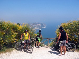 In-bici-sul-Conero